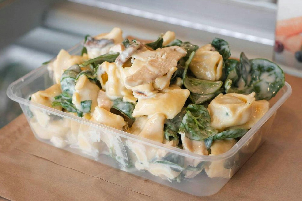 Non sai perché i tuoi contenitori di plastica restano opachi? Ecco il metodo che li rinnova subito