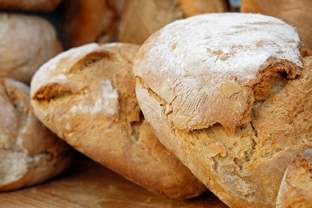 Pane raffermo duro in dispensa? Ecco come lo riporti a una fragranza irresistibile in pochi minuti
